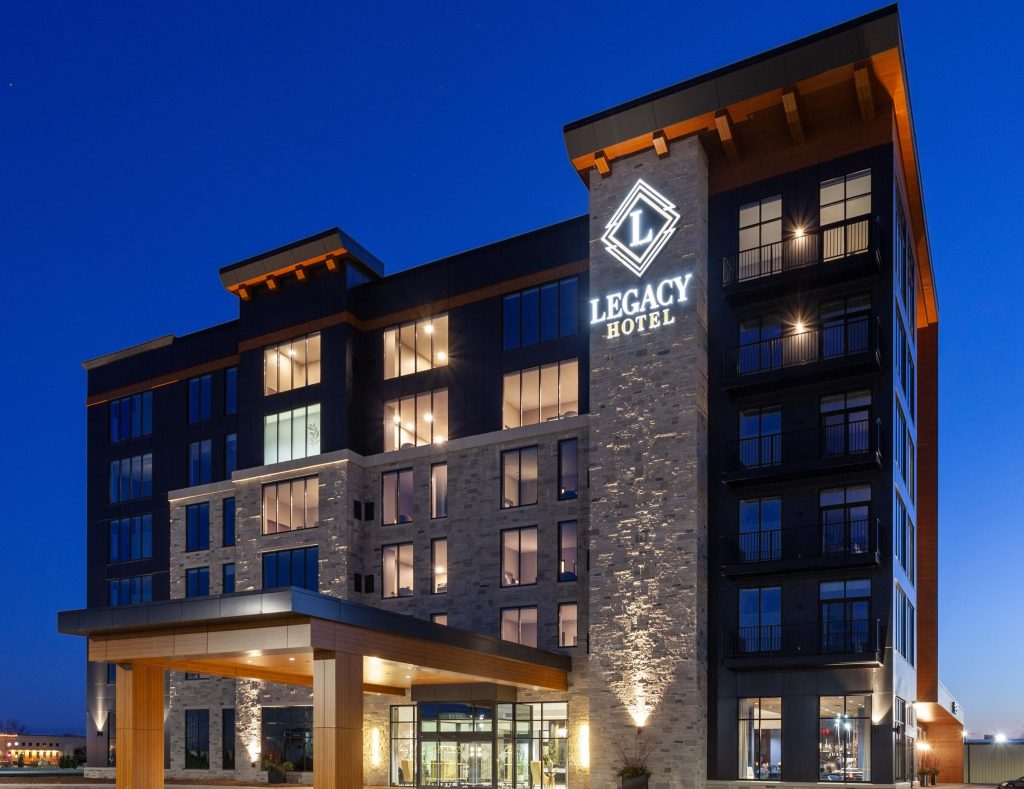 The exterior of Legacy Hotel in Green Bay